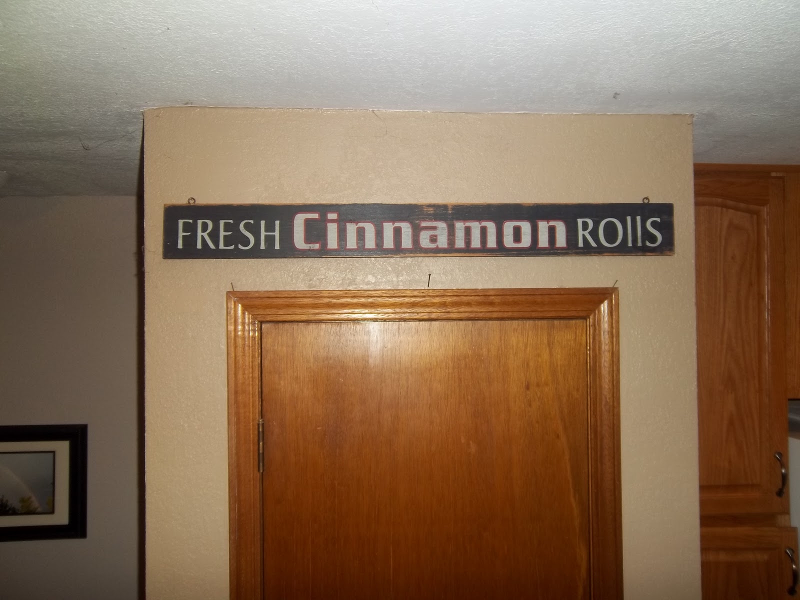 Fresh Cinnamon Rolls sign